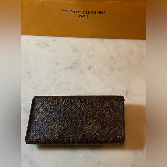 Louis Vuitton key holder - Picture 2 of 10